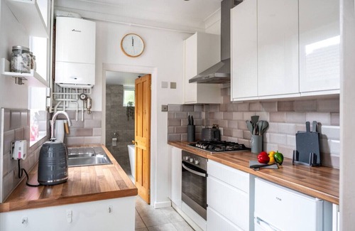 Norwich House | Swift Host | Stylish City Terrace | Parking