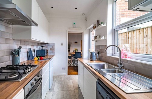Norwich House | Swift Host | Stylish City Terrace | Parking