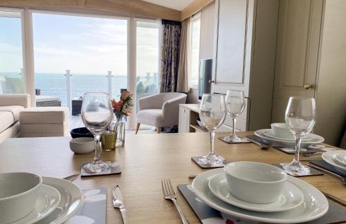 Holworth Resort | Swift Mosselle Pitch 24 Creek Caravan Park dog friendly