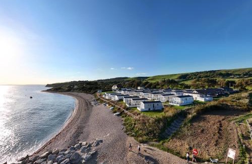 Holworth Resort | Swift Mosselle Pitch 24 Creek Caravan Park dog friendly