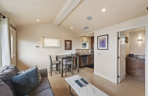 Laguna Beach Apartment | Swim, bike, relax, explore Laguna Beach 3 Villa D'Arte