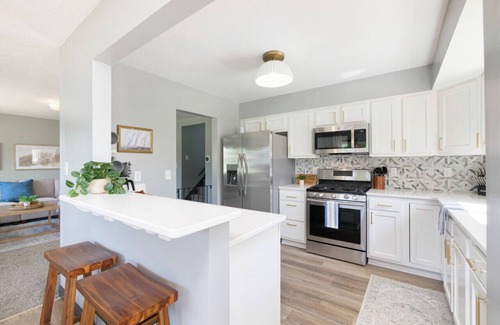 Parma House | Swim & Relax: Pool, Hot Tub & Renovated! HomeHop