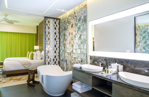 Puerto Juarez Resort | ✩ Swim-Up ✩ Coastal Suite ✩ 588 sqft ✩ Near Airport & Downtown Cancun ✩