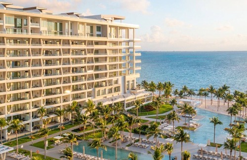 Puerto Juarez Resort | ✩ Swim-Up ✩ Coastal Suite ✩ 588 sqft ✩ Near Airport & Downtown Cancun ✩