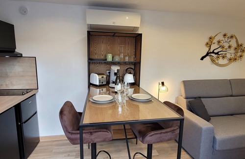 Jonquerettes Apartment | Swimming pool, Jacuzzi, private garden. Avignon, L'isle-sur-sorgues, Luberon, Provence
