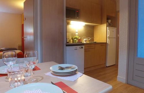 Evian-les-Bains Apartment | Swimming pool, sauna, terrace, balcony, tv, 52m², Thollon les Mémises