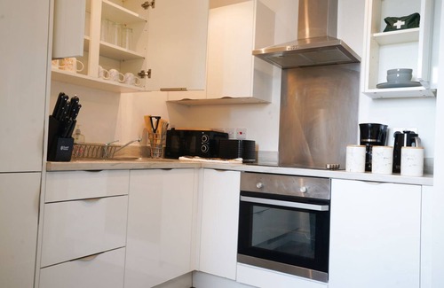 Swindon Apartment | Swindon Centre Apartment 3 min walk to train and main bus station