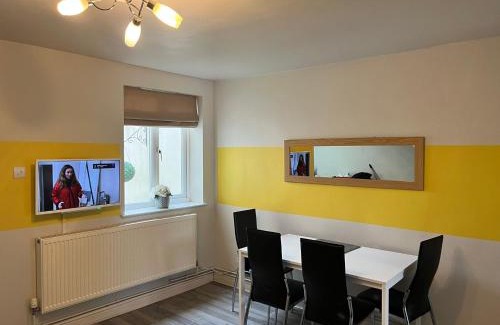 Swindon Apartment | Swindon Home from Home 2 - EnterCloud9SA