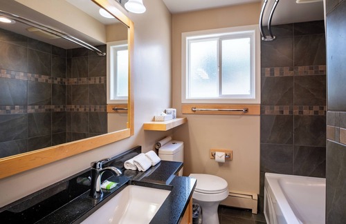 Revelstoke Hotel | Swiss Chalet Motel