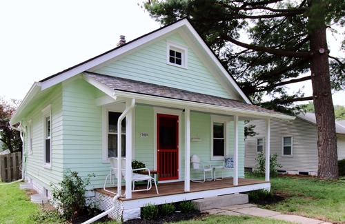 South Central Omaha Cottage | Swiss-Modern 1918 Cottage in Aksarben