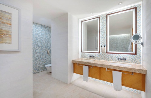 Al Muraqqabat Hotel | Swissotel Al Ghurair