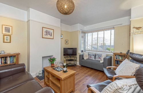 Mynytho Cottage | Swn Y Don - a bungalow that sleeps 8 guests in 4 bedrooms