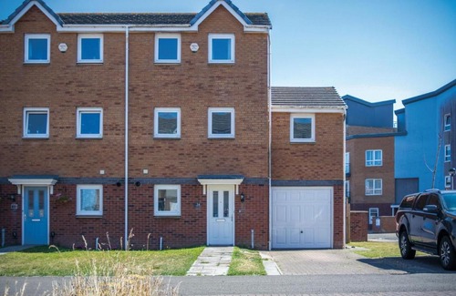 Llanelli House | Swn Y Mor - 4 Bedroom Holiday Home - Llanelli