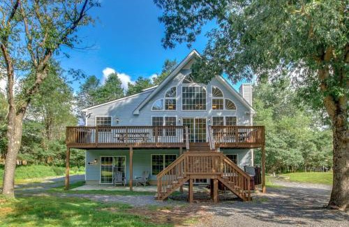 Albrightsville House | Sycamore Cove by AvantStay Hot Tub Game Rooms