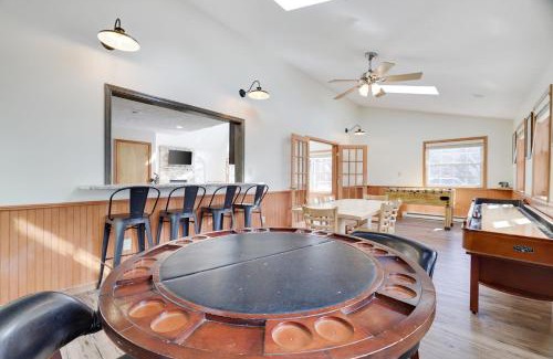 Albrightsville House | Sycamore Cove by AvantStay Hot Tub Game Rooms