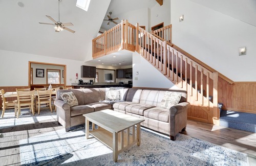 Albrightsville House | Sycamore Cove by AvantStay | Hot Tub, Game Rooms, Close to Local Skiing!