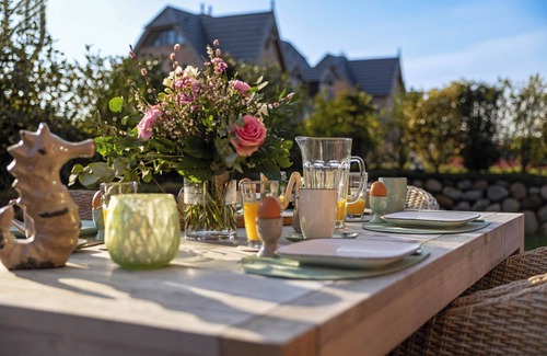 Tinnum House | Sylt is a valuable habitat and a soothing vacation spot, a paradisiacal realm of peace and tranquillity.