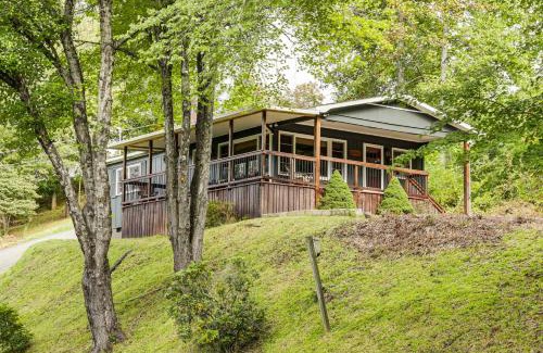 Sylva House | Sylva Riverfront Cabin Near WCU Pet-Friendly!
