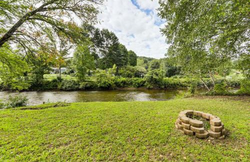 Sylva House | Sylva Riverfront Cabin Near WCU Pet-Friendly!