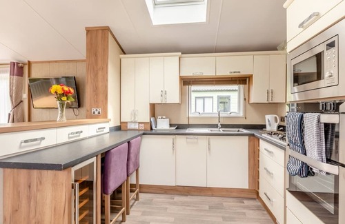 Axminster House | Symphony 3 Hot Tub Pet