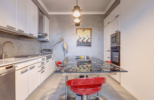 Campo Grande Apartment | T0+1 APARTMENT WITH STUNNING VIEWS OVER THE NEIGHBORHOOD OF ALVALADE