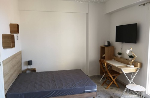 Liberation Apartment | T1 Nice Center 30m² Wifi Bright calm 2 steps from the streetcar stop