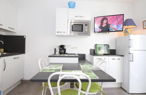 Balaruc-les-Bains Apartment | T1 Rénové près des Thermes, Parking Privé, Balaruc-les-Bains - FR-1-553-125