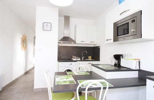Balaruc-les-Bains Apartment | T1 Rénové près des Thermes, Parking Privé, Balaruc-les-Bains - FR-1-553-125