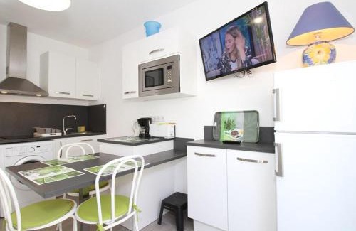 Balaruc-les-Bains Apartment | T1 Rénové près des Thermes, Parking Privé, Balaruc-les-Bains - FR-1-553-125