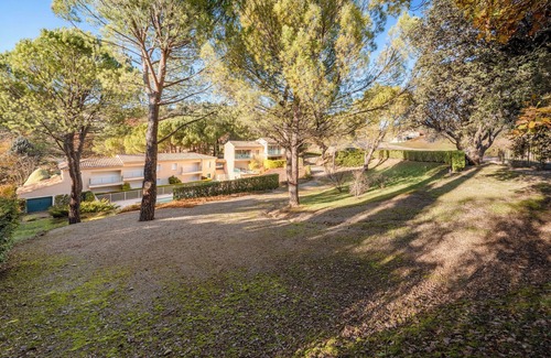 Greoux-les-Bains Apartment | T2 apartment with balcony/pool