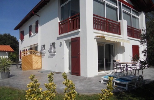 Cambo-les-Bains Condo | T2 apartment with pool access
