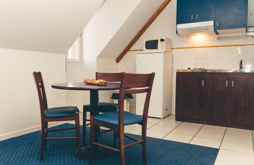 La Roche-Posay Apartment | T2 apartment with heated seasonal pool near Futuroscope