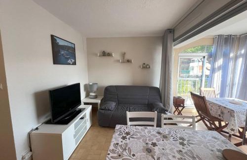 Cap d'Agde Apartment | T2 Cabine rénové Cap d'Agde: 4 pers, parking, prox plages - FR-1-749-74