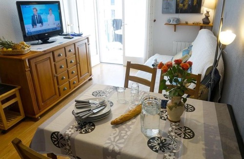 Bagneres-de-Luchon Apartment | T2 Calme - Balcon - Parking - Animaux admis - FR-1-313-187