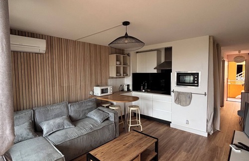 Frontignan Apartment | T2, loggia, private parking 20m from beach