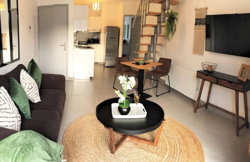 Aix-les-Bains Apartment | T2 Moderne, vue Lac, Climatisé, Avec Parking et Wifi, Ttes Commodités