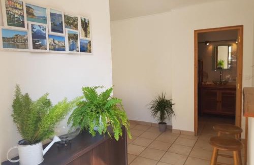 Martigues Apartment | T2, parking privé, clim, 5min à pied du centre ville