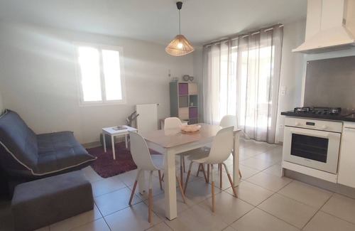 Le Teich Apartment | T2 sleeps 4 ideal location