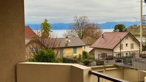 Evian-les-Bains Apartment | T2 - vue lac - 100 m du Hilton - Garage privé - 4 étoiles