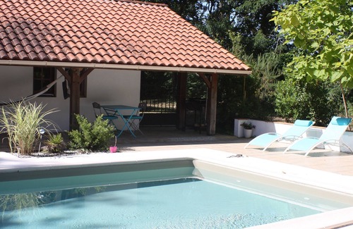 Augreilh House | T2 within one hectare of swimming pool, balcony and outdoor games / leisure center, bike path