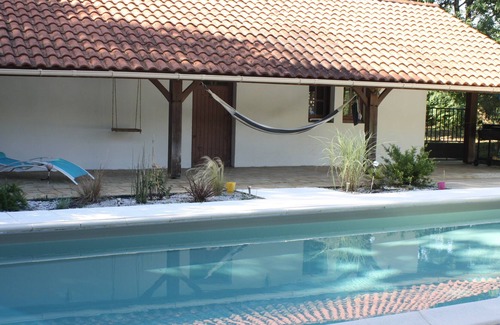 Augreilh House | T2 within one hectare of swimming pool, balcony and outdoor games / leisure center, bike path