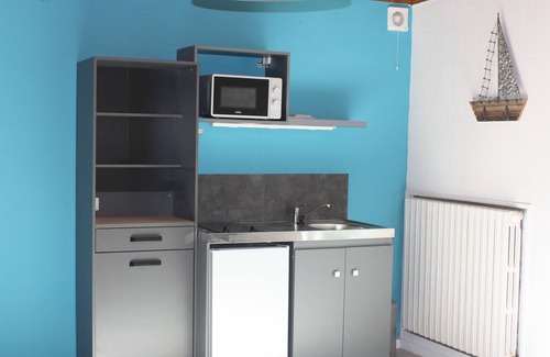Augreilh House | T2 within one hectare of swimming pool, balcony and outdoor games / leisure center, bike path