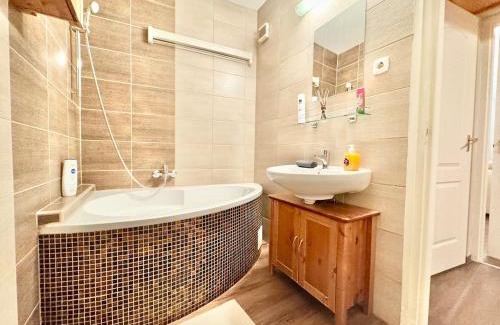 Csarnok negyed Apartment | T27 Apartment Free Parking