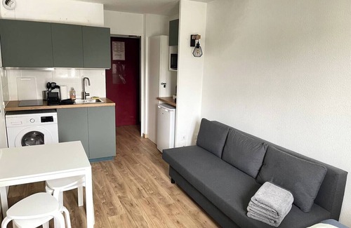 Bussy-Saint-Georges Apartment | T2D Apartment - TVR Suite near Disneyland Paris