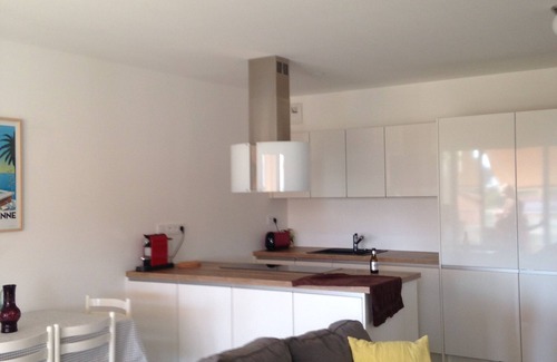 Carqueiranne Apartment | T3 apartment with sea view, swimming pool, garage and beaches 200m away