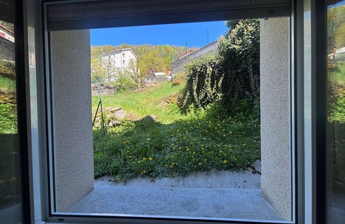 Ax-les-Thermes Apartment | T3 comfort à Ax: randos, skiing and relaxation