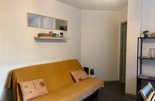 Ax-les-Thermes Apartment | T3 comfort à Ax: randos, skiing and relaxation