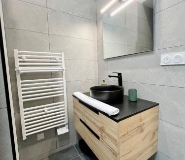 Bourgoin-Jallieu Apartment | T3 Neuf & Moderne, Wifi Haut Débit Parking Gratuit