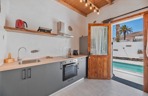 Tabayesco Apartment | 'Tabayesco' Holidays with Mountain Views, Shared Pool and Wi-Fi