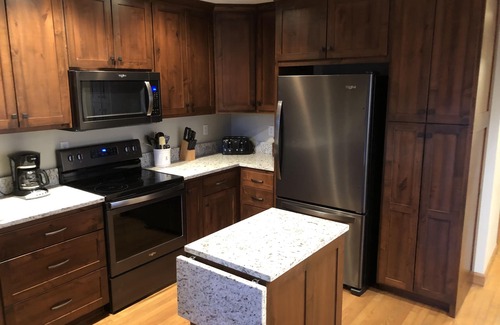 Holiday Island Condo | Table Rock Lake, Steps to Marina